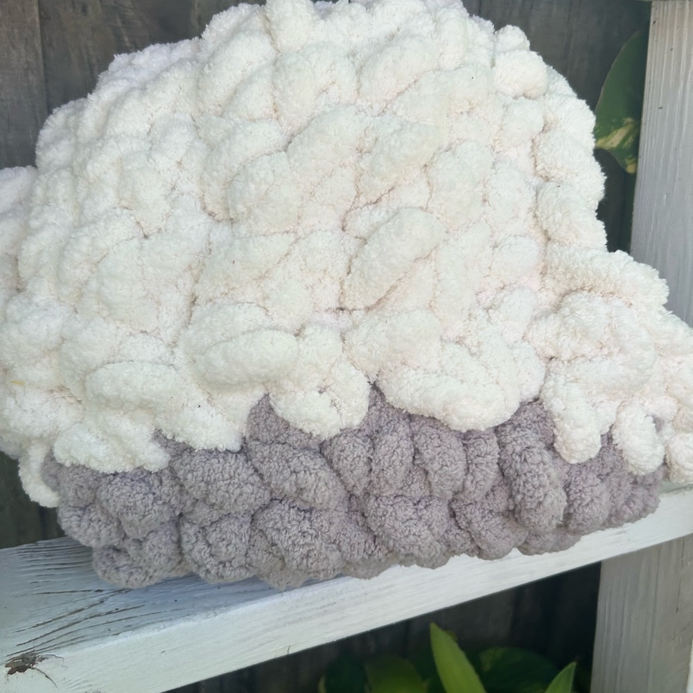 Pet chunky house bed for medium size cat or dog